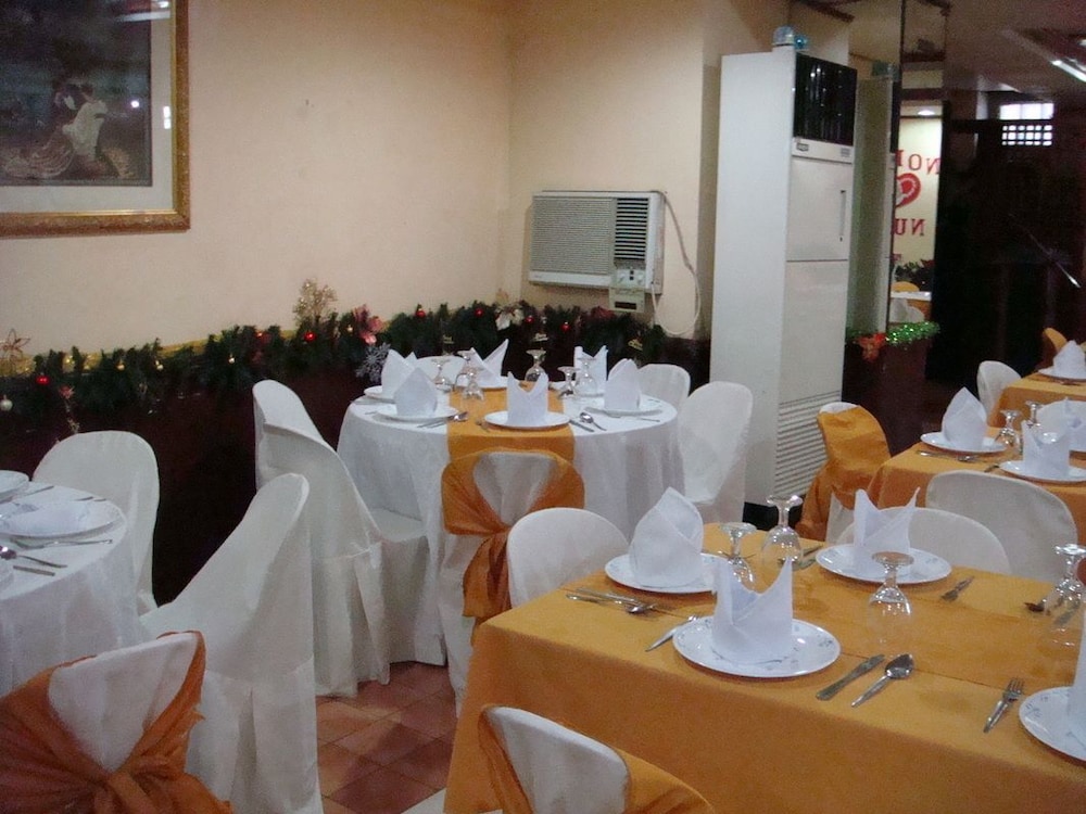plaza maria luisa suites inn