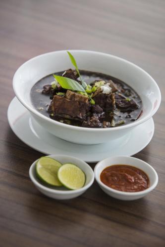 amaris hertasning makassar