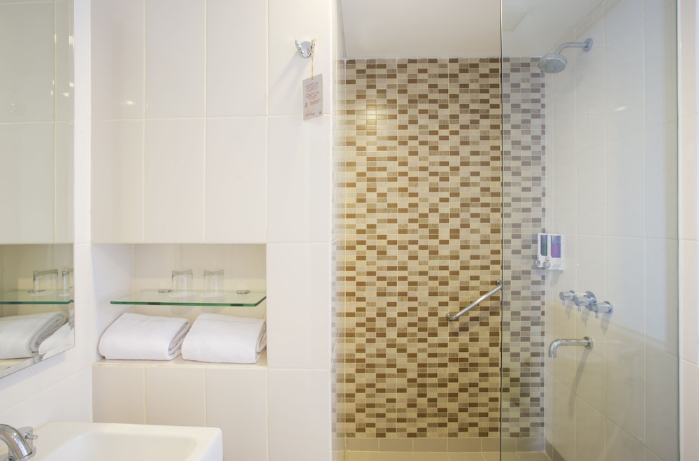 amaris hertasning makassar