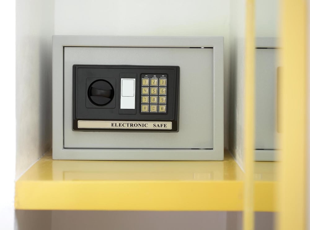 amaris hertasning makassar