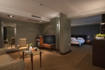 rosslyn thracia hotel