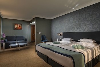 rosslyn thracia hotel