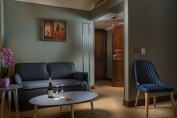 rosslyn thracia hotel