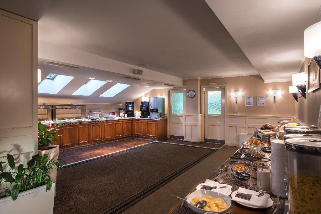rosslyn thracia hotel