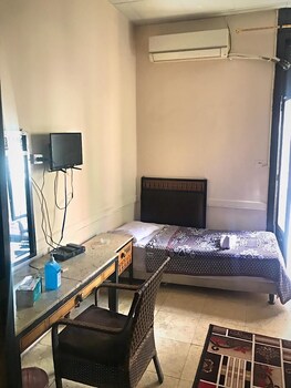 one season hostel