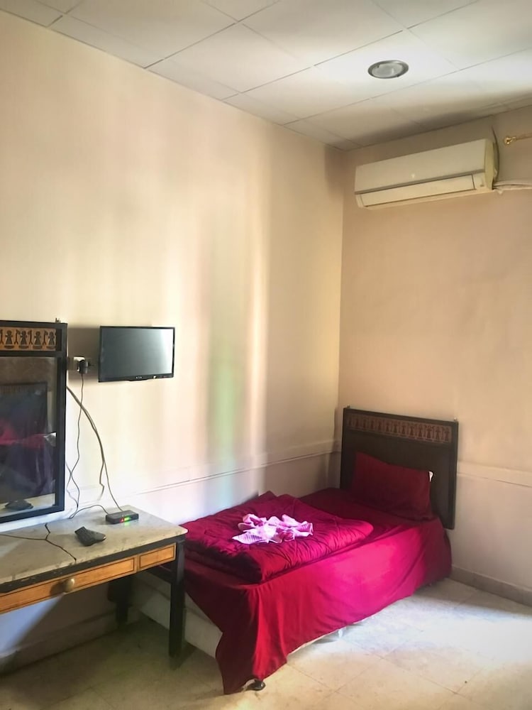 one season hostel