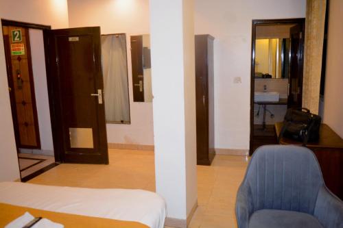hotel delhi empire dx