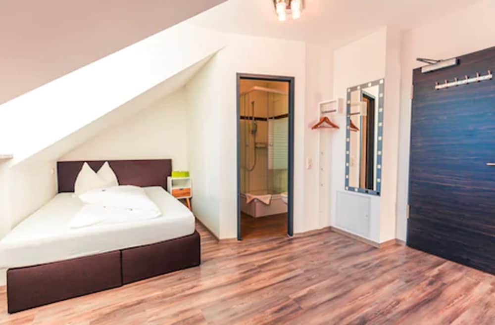 hotel arooma