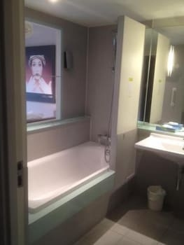 standing hotel suites by actisource