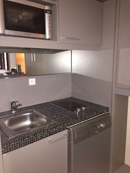 standing hotel suites by actisource