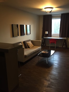 standing hotel suites by actisource