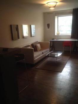 standing hotel suites by actisource