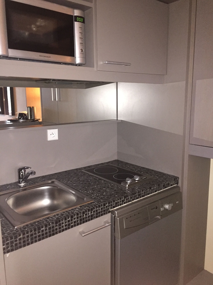 standing hotel suites by actisource