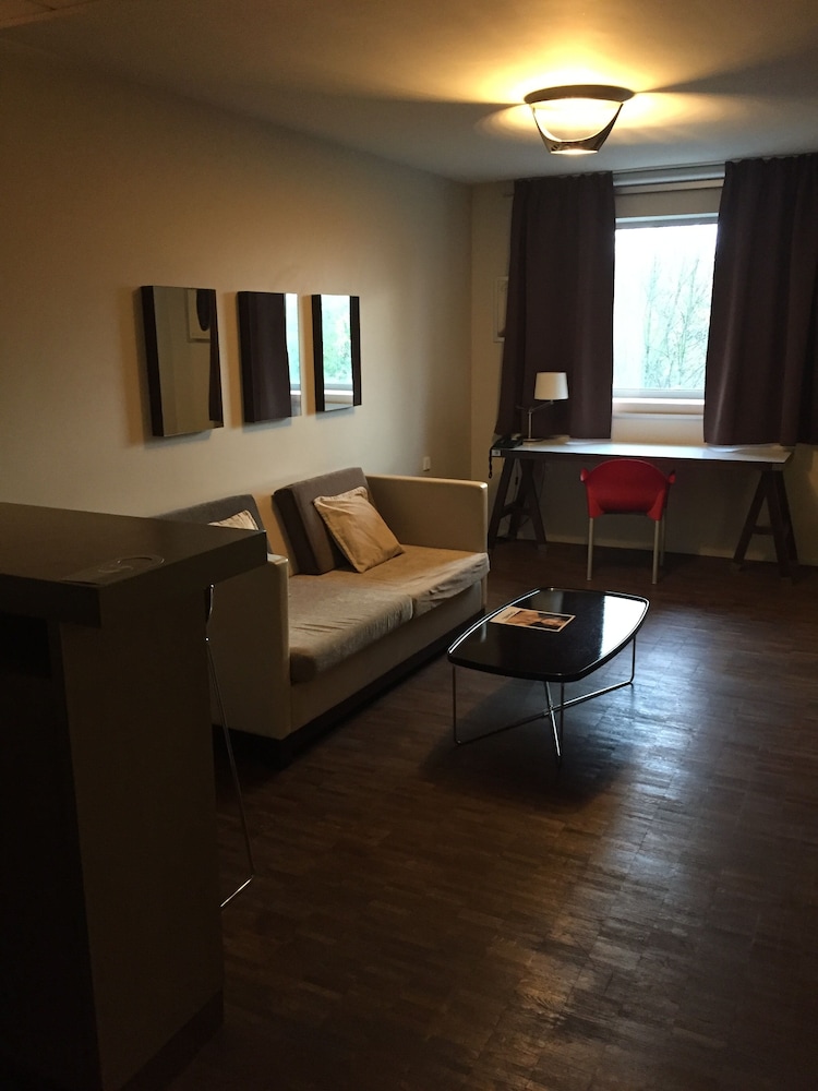 standing hotel suites by actisource