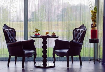 standing hotel suites by actisource