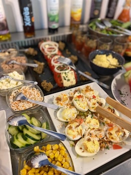 standing hotel suites by actisource