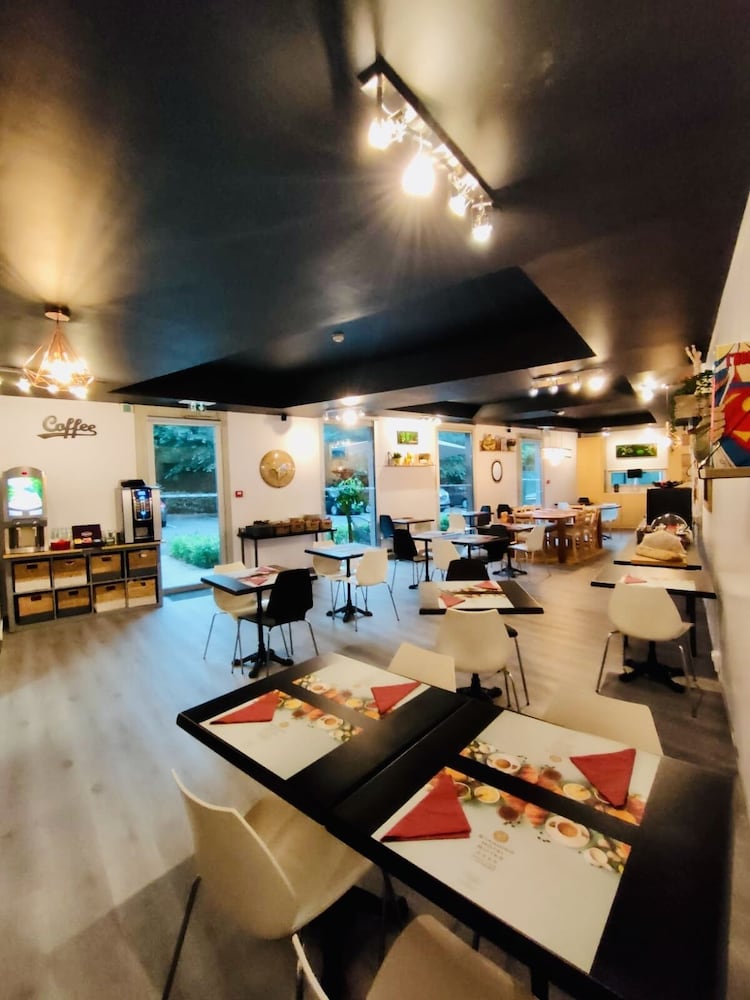 standing hotel suites by actisource