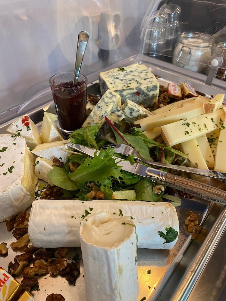 standing hotel suites by actisource