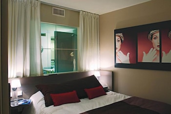 standing hotel suites by actisource