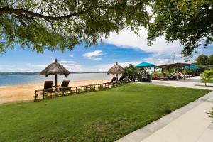 peninsula bay resort