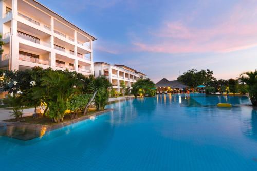 peninsula bay resort
