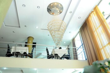zola international hotel