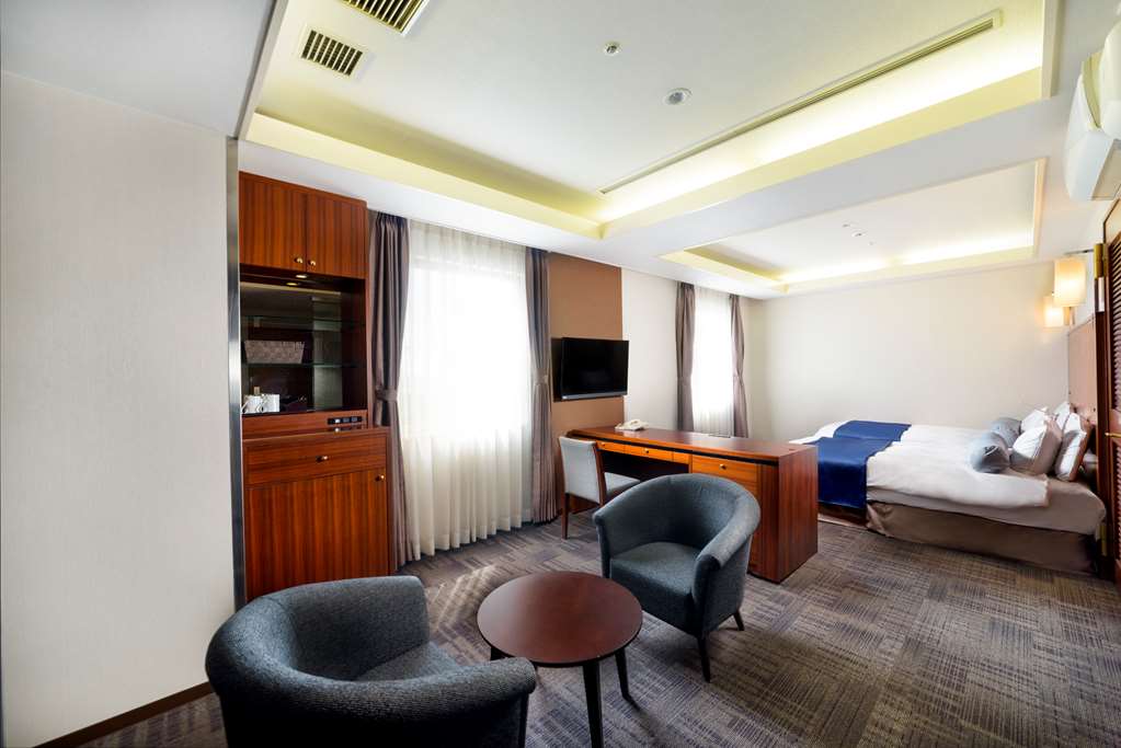 surestay plus hotel by best western shin osaka
