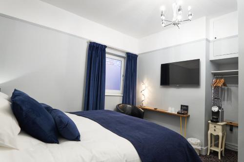 quilt and croissants