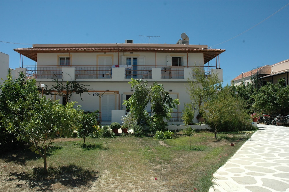 likourgos beach apartments