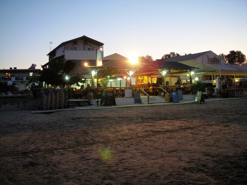 likourgos beach apartments