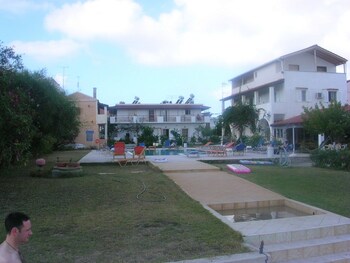 likourgos beach apartments