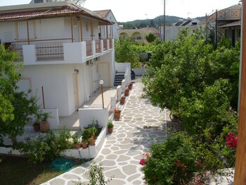 likourgos beach apartments