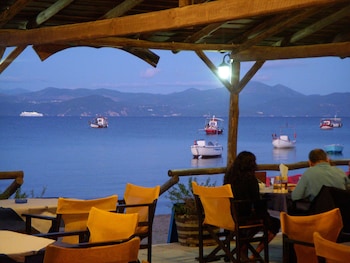 likourgos beach apartments