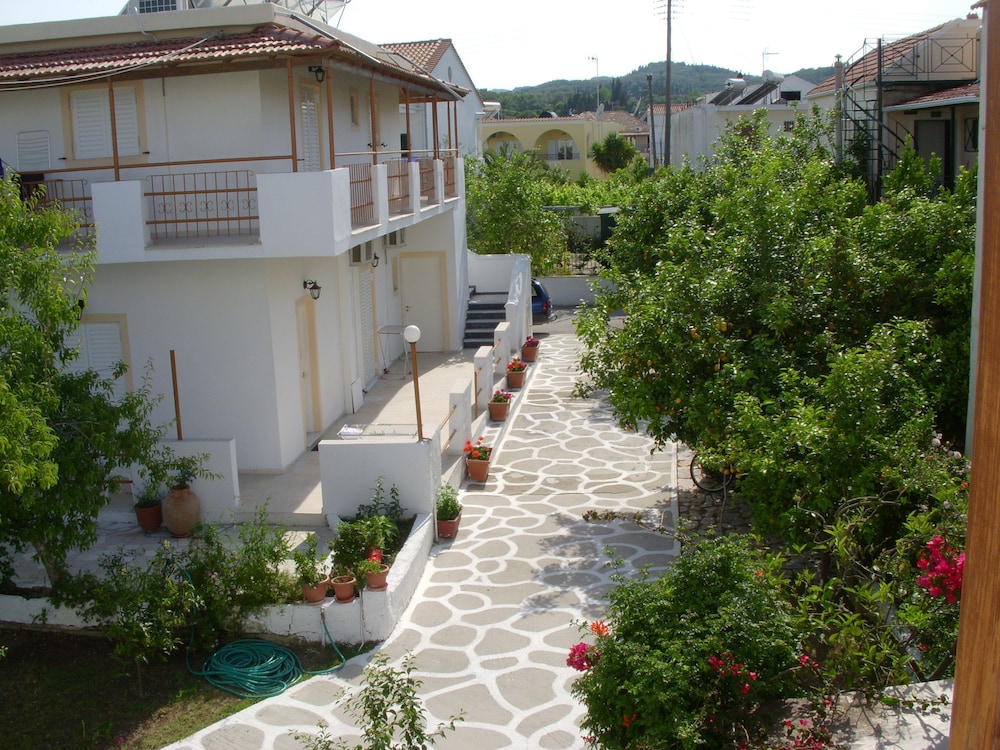 likourgos beach apartments