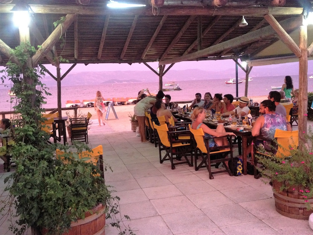 likourgos beach apartments