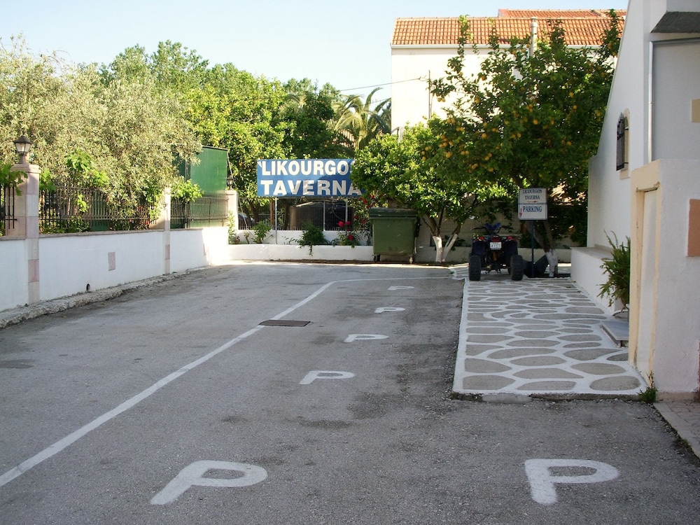 likourgos beach apartments
