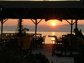 likourgos beach apartments