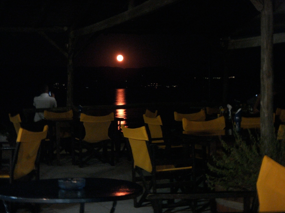 likourgos beach apartments