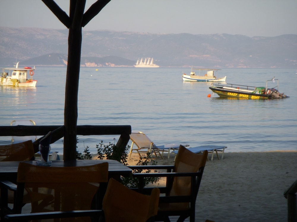 likourgos beach apartments