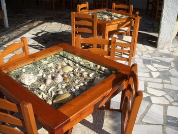 likourgos beach apartments