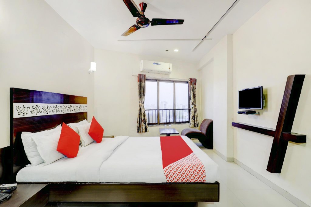 hotel skylawn surat