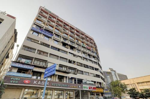 hotel skylawn surat