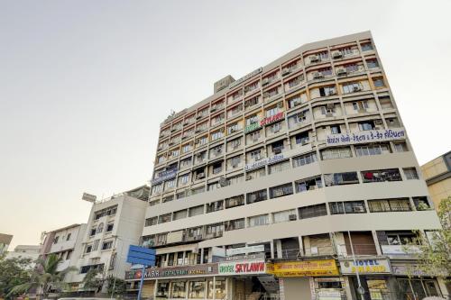 hotel skylawn surat