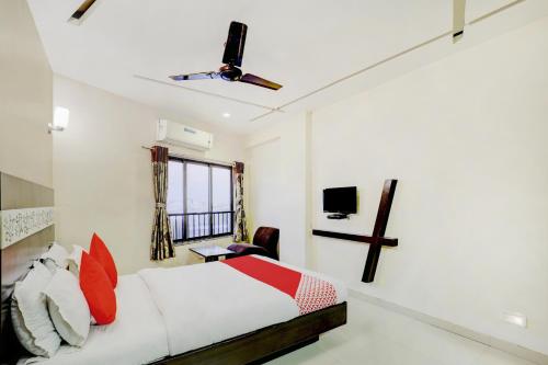 hotel skylawn surat