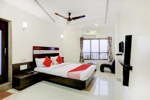 hotel skylawn surat