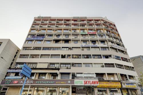 hotel skylawn surat