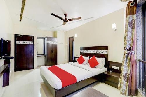 hotel skylawn surat