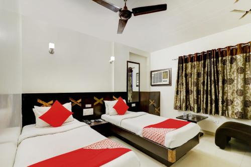 hotel skylawn surat