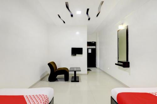 hotel skylawn surat