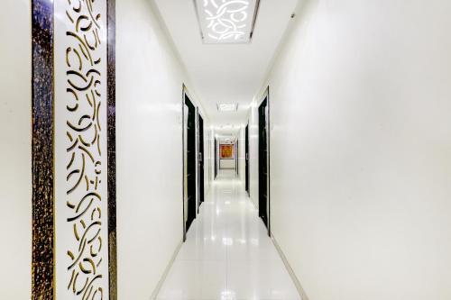 hotel skylawn surat